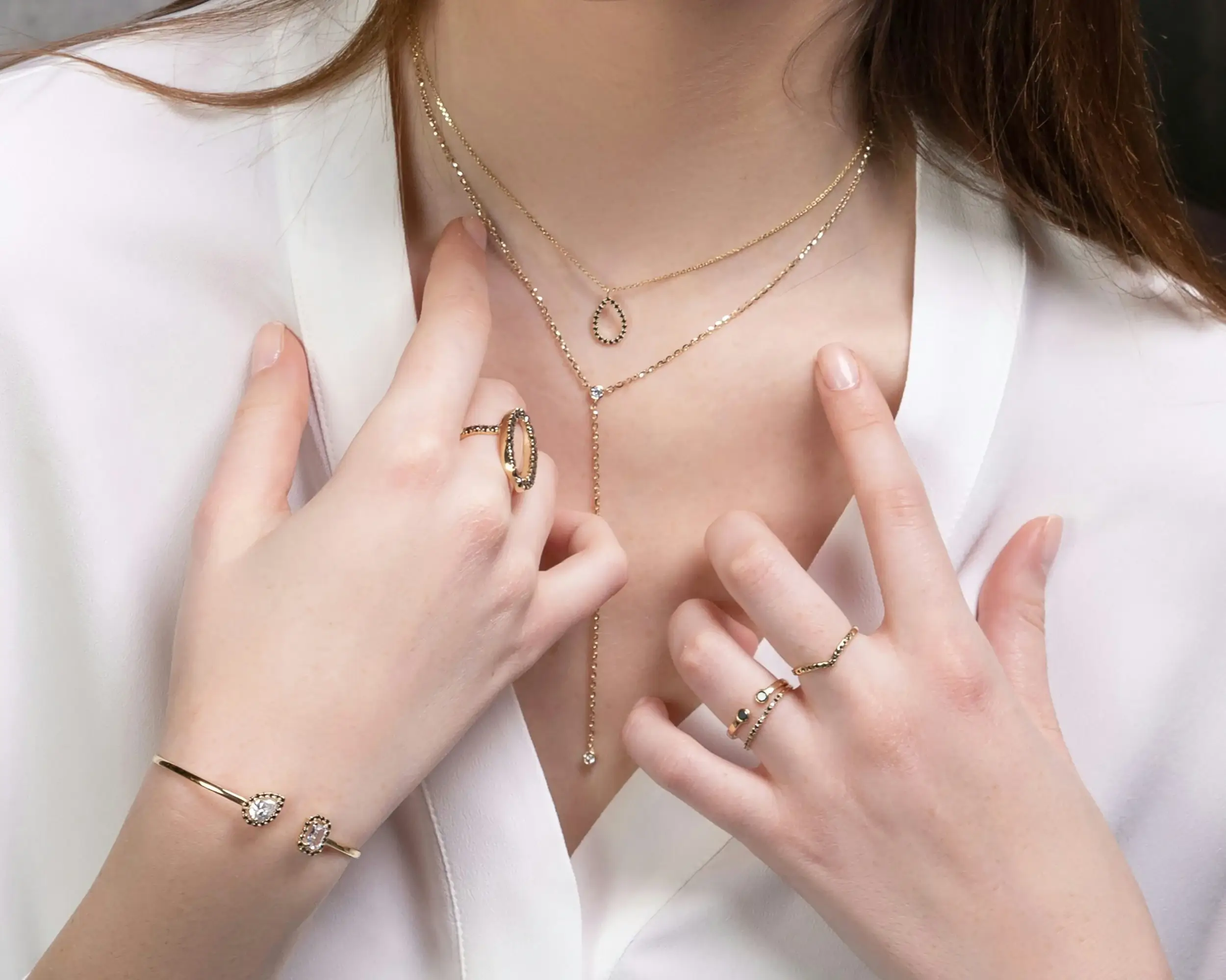 Pearl Swirl Luxe: Sophisticated Jewelry from Buyblend